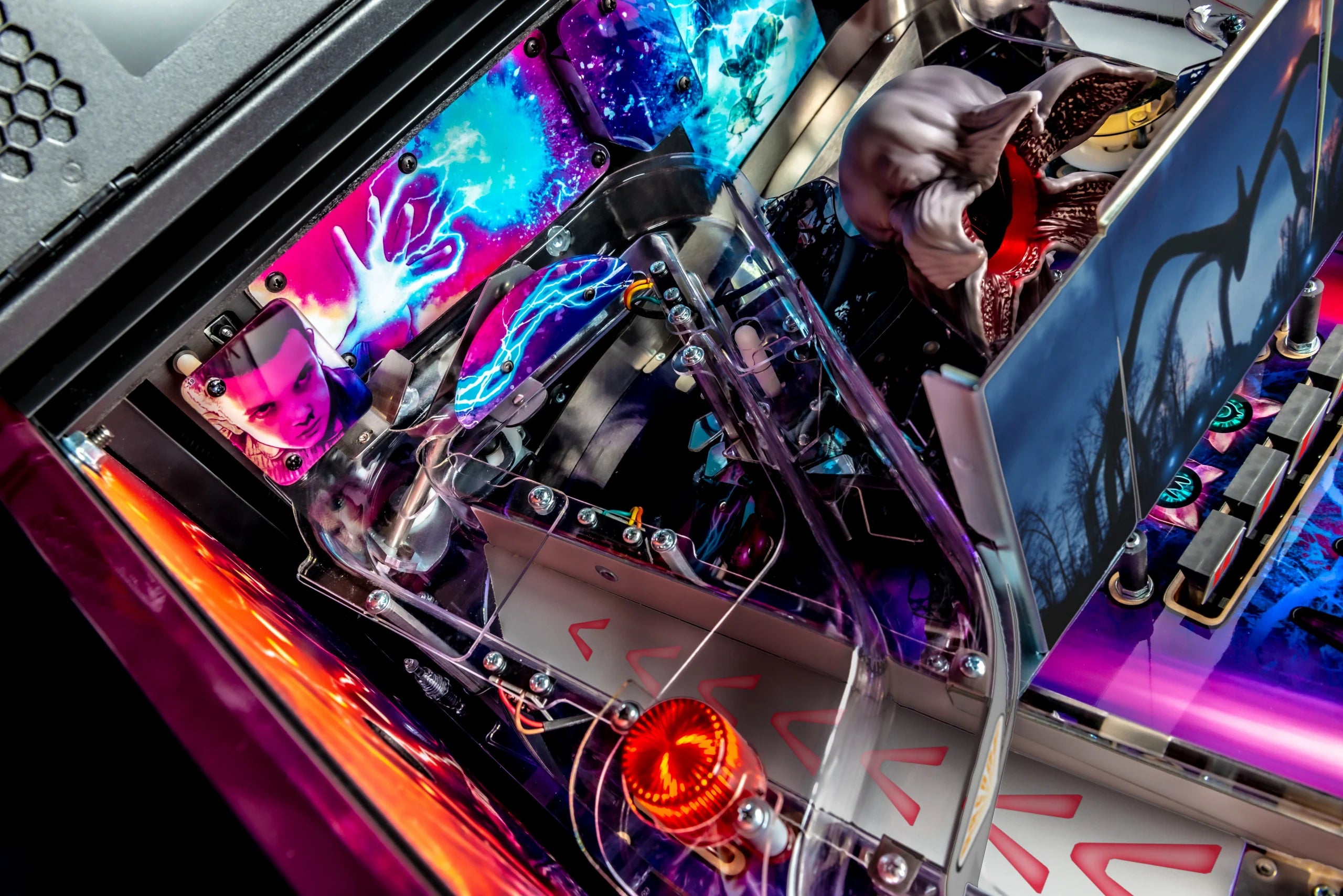 Stranger Things Pinball Machine Stern Pro Premium LE