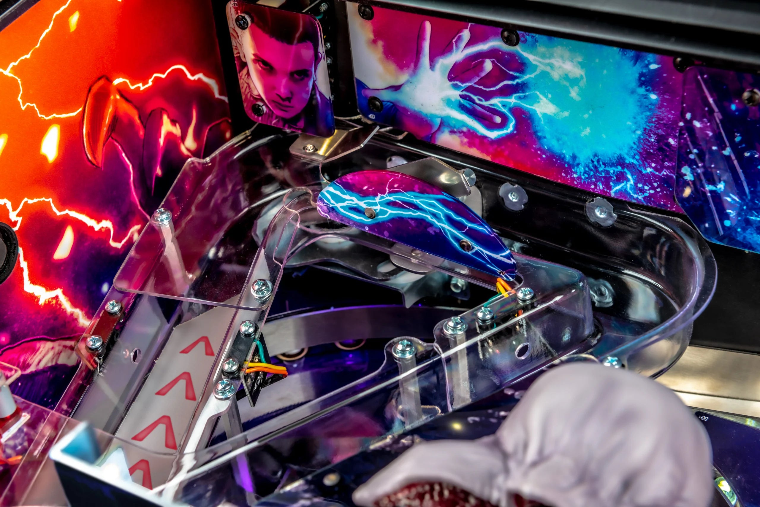 Stranger Things Pinball Machine Stern Pro Premium LE