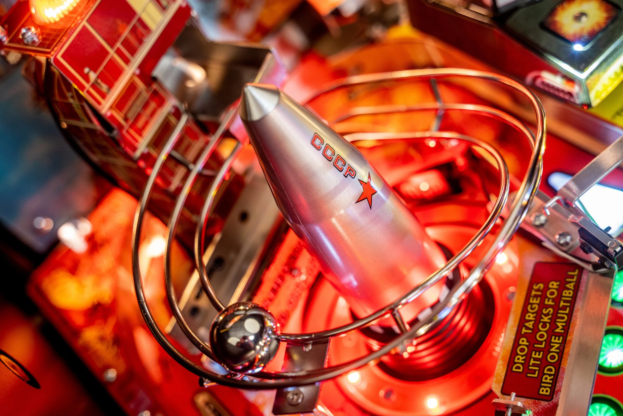 James Bond 007 Pinball Machine by Stern