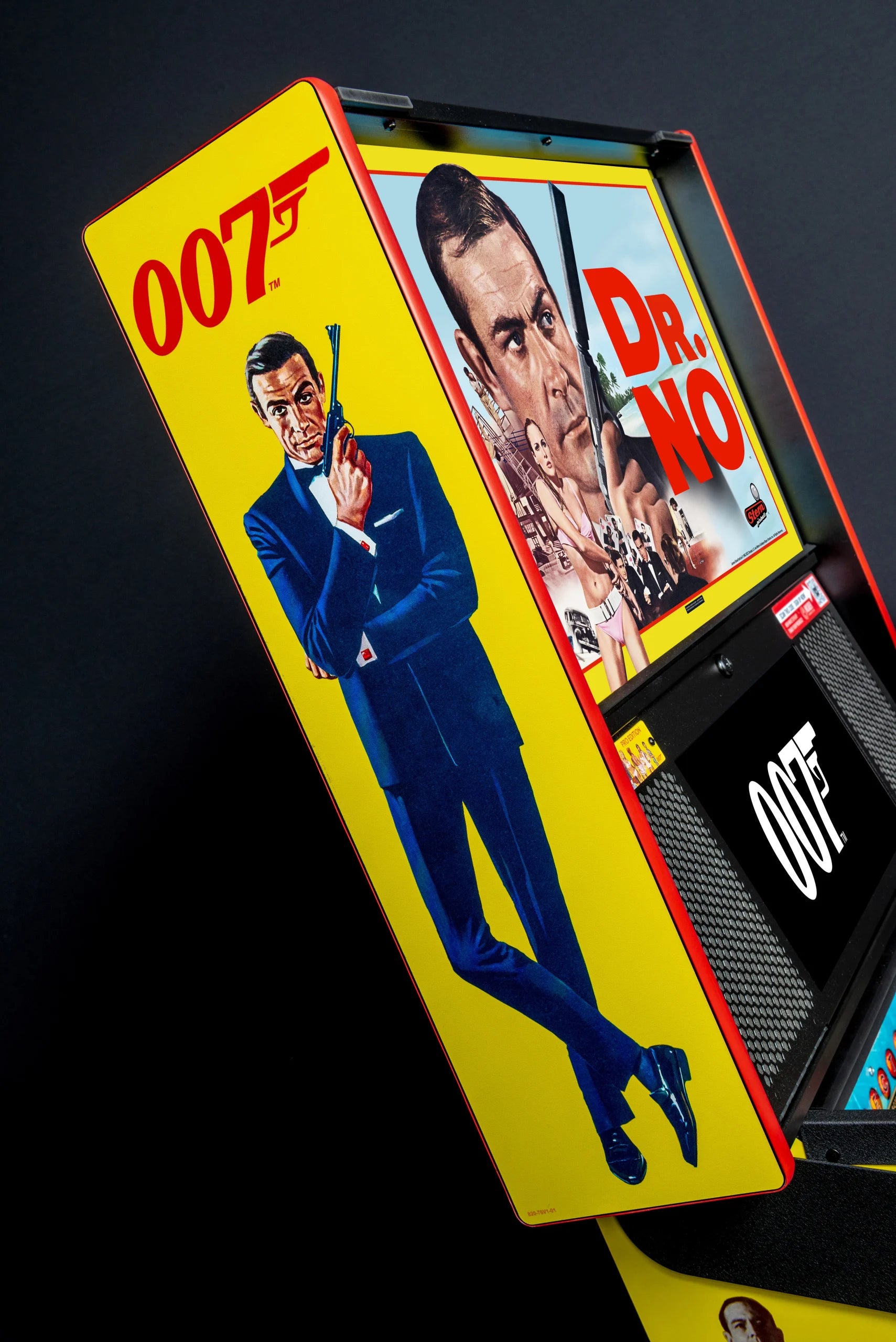James Bond 007 Pinball Machine by Stern