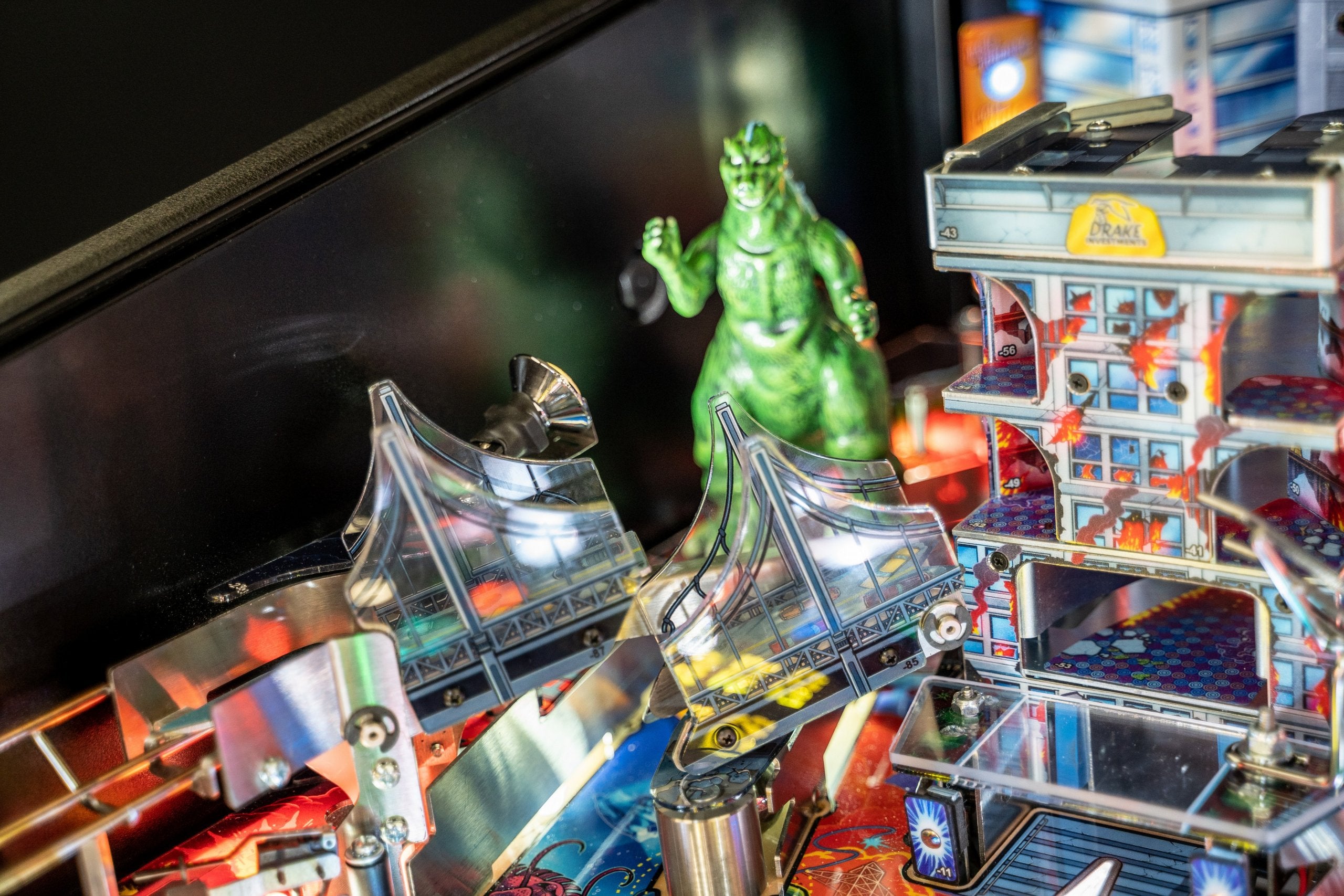 Godzilla Pinball Machine Stern Arcade Game