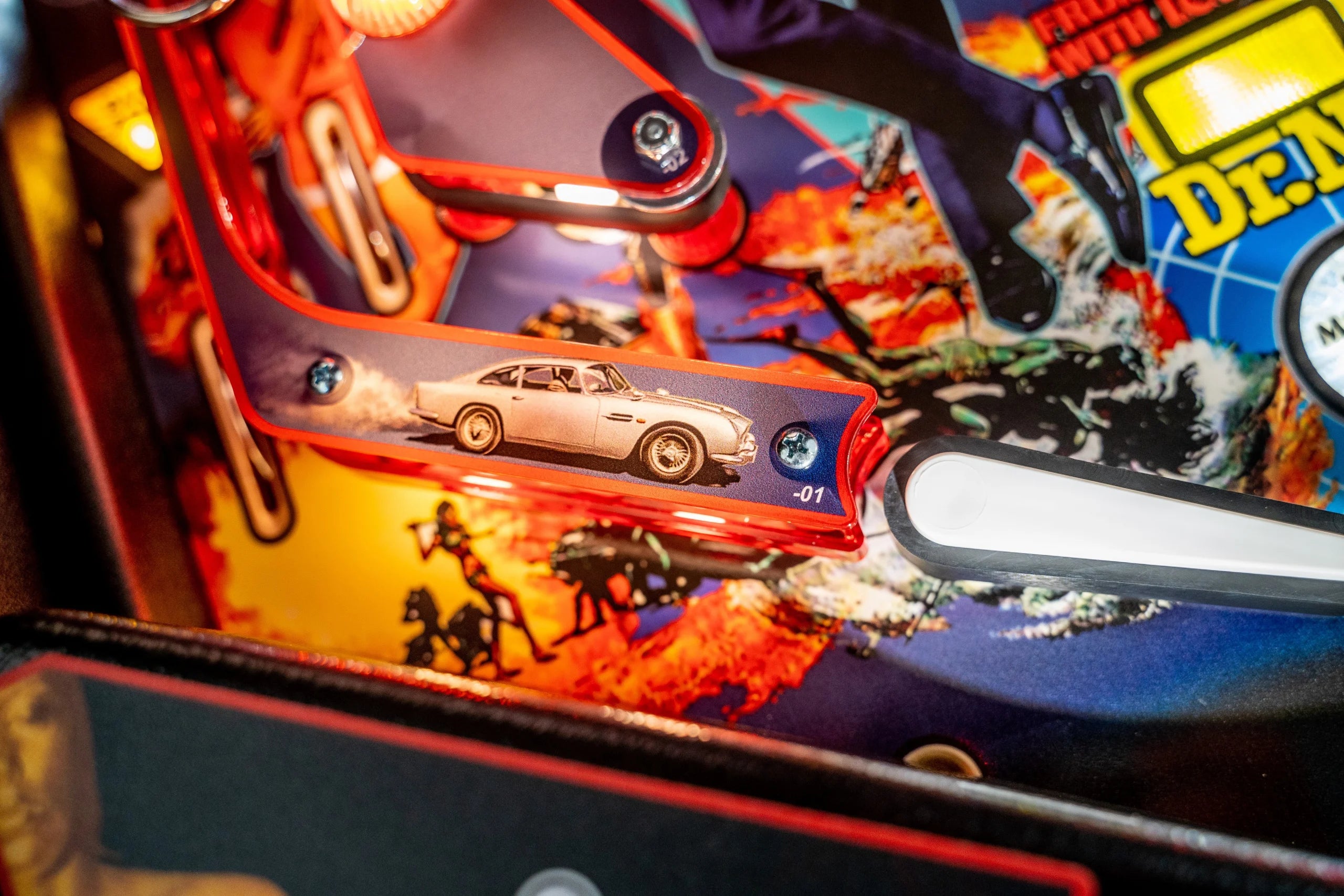 James Bond 007 Pinball Machine by Stern