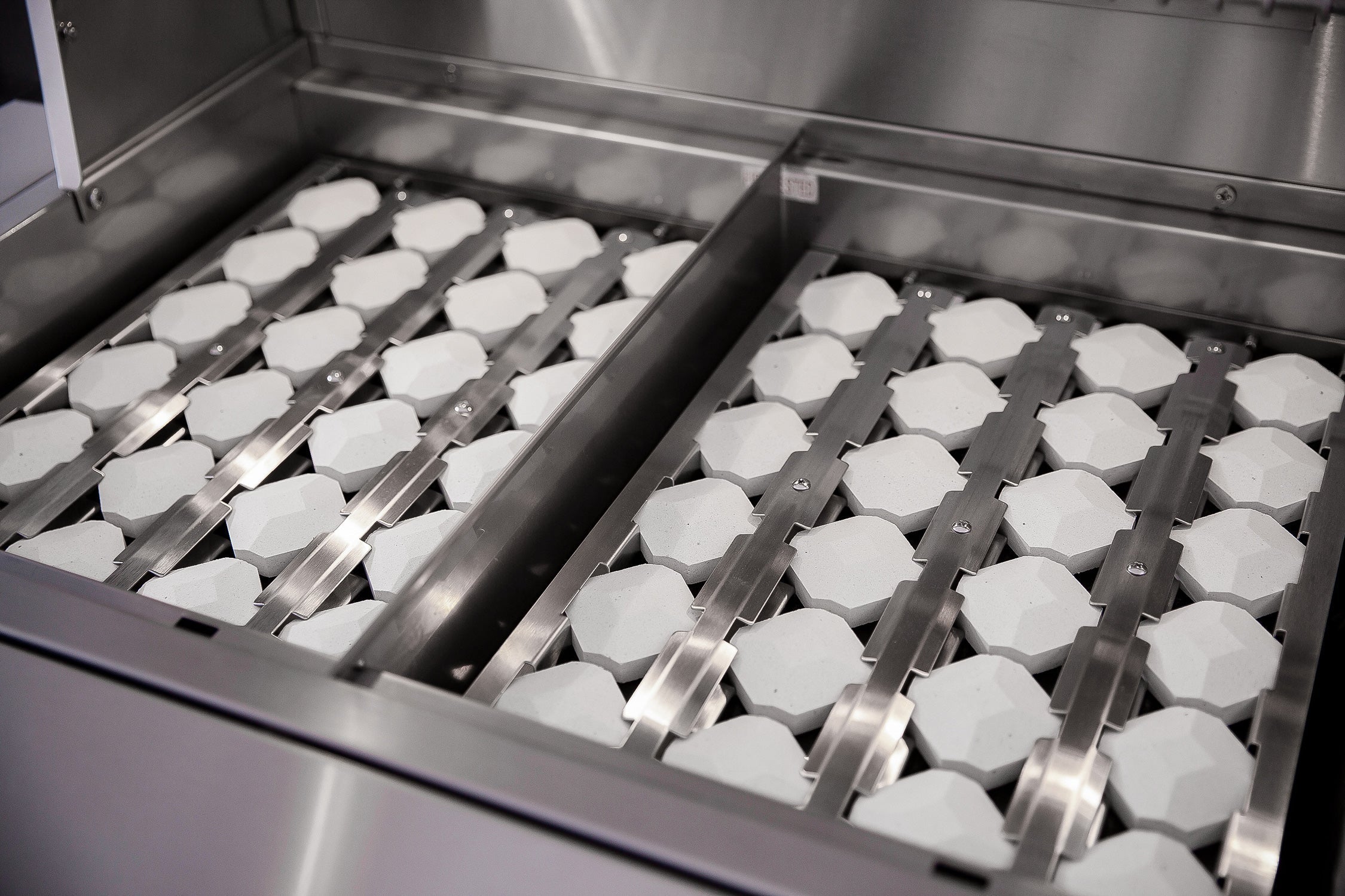 Alturi 30" Built-In Grill, ceramic briquette tray system
