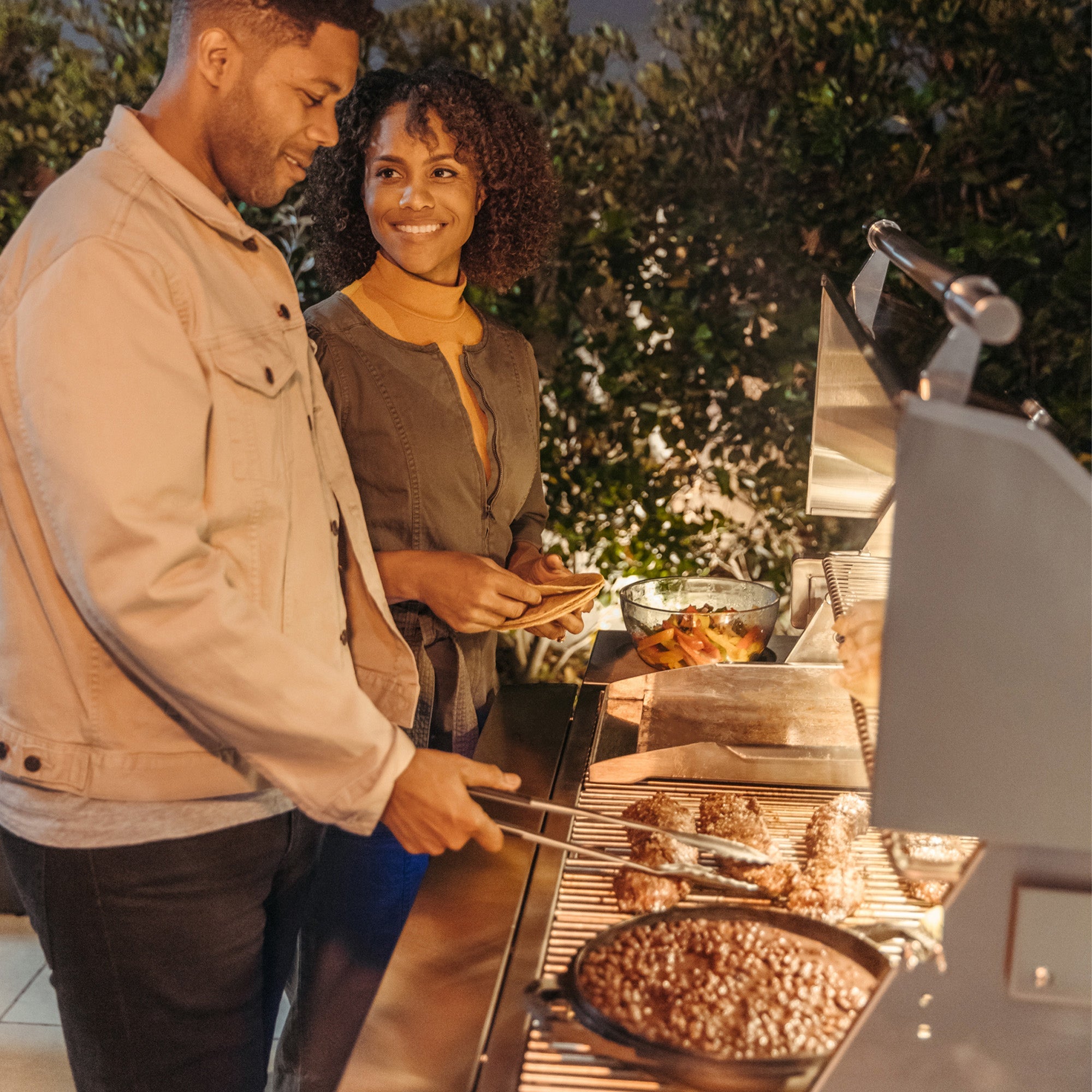 Estate 30" Built-In Grill, outdoor kitchen lifestyle scene