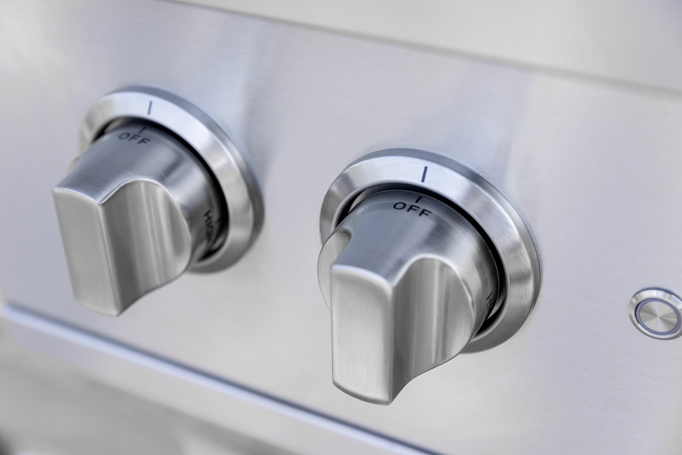 Atlas Double Side Burner, LED-lit control knobs detail