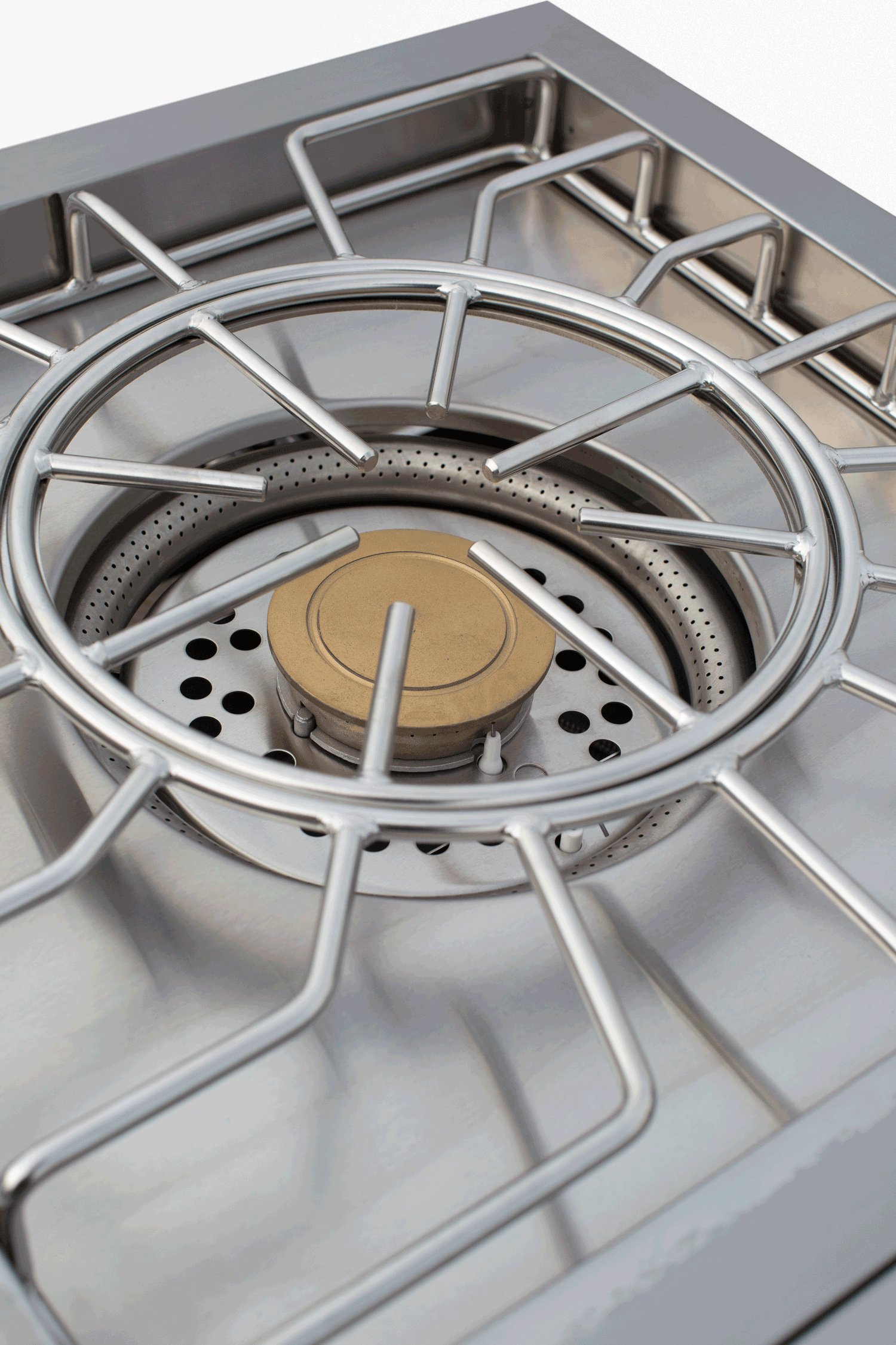 Encore Power Burner, close-up of dual-ring brass burner beneath cooking grate