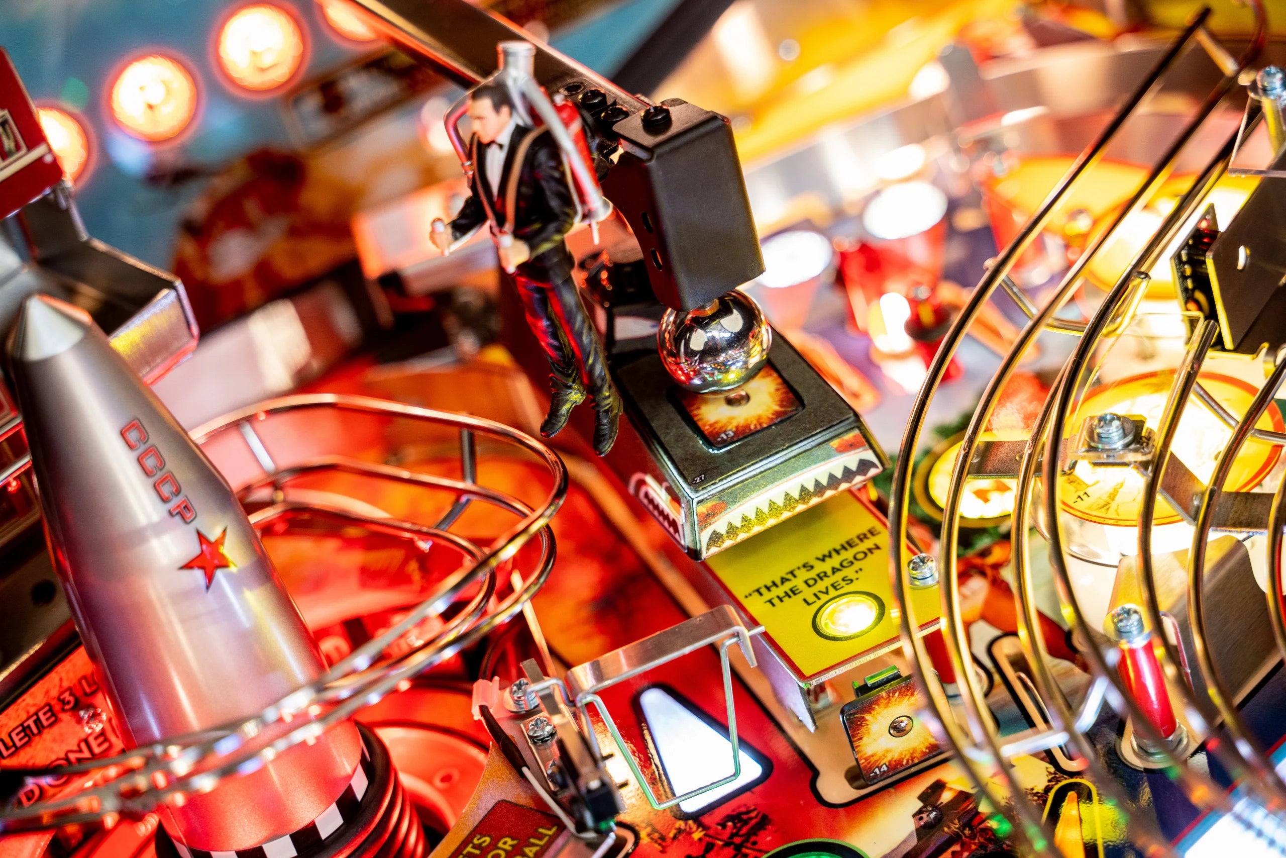 James Bond 007 Pinball Machine by Stern