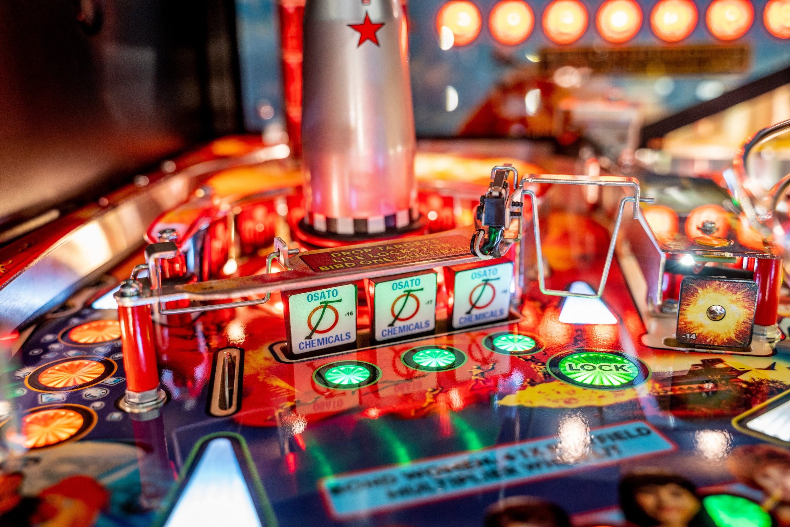 James Bond 007 Pinball Machine by Stern