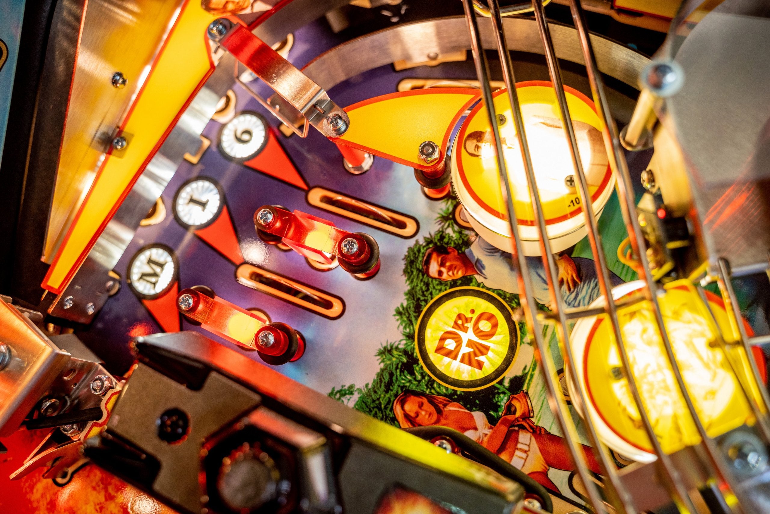 James Bond 007 Pinball Machine by Stern